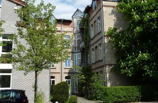 Wohnung mieten in Neugäßchen 20, 66111 Saarbrücken, Lebendiges Wohnen in Saarbrücken: 2-Zimmer-Dachgeschosswohnung mit Balkon