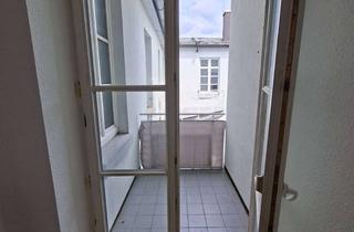 Wohnung mieten in Juliuspromenade 64, 97070 Würzburg, Renovierte, zentral gelegene und großzügig geschnittene Wohnung mit zwei Balkone