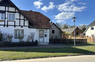Doppelhaushälfte kaufen in Dorfstraße 33, 17237 Hohenzieritz, Sanierungsbedürftige Doppelhaushälfte mit historischem Flair und großem Gestaltungspotenzial