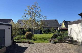 Doppelhaushälfte kaufen in 53879 Euskirchen, Modernisierte Doppelhaushälfte mit Innenhof, Garage und Ausbaureserve!
