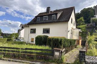 Haus kaufen in 35614 Aßlar, Freistehendes 2-Familien-Wohnhaus, frei, entkernt!
