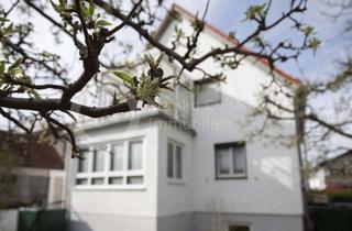 Haus kaufen in 85579 Neubiberg, Neubiberg – Freistehendes Haus mit zwei vermieteten Wohneinheiten in beliebter und ruhiger Lage