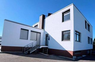 Gewerbeimmobilie mieten in 30880 Laatzen, 294m² moderne Büro- und Gewerbefläche mit Lager, Hof & Garagen – vielseitig nutzbar in Laatzen