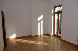 Wohnung kaufen in 01259 Dresden, Dresden - Charmante 3-Raumwohnung mit Balkon, Garten und Außenstellplatz
