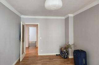 Wohnung kaufen in Oldenburger Str. 39, 10551 Berlin, Berlin - Bezugsfreie schöne möblierte 2,5 Zimmer Wohnung in Tiergarten Moabit mit Wintergarten