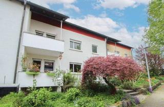 Haus kaufen in 70599 Stuttgart, Stuttgart - Flexibel nutzbares RMH mit 2-3 Wohneinheiten, Garten, Balkone und zwei Garagen in Feldrandlage