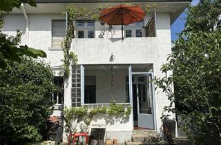 Wohnung kaufen in 60320 Dornbusch, DORNBUSCH - Gartenwohnung in charmantem Altbau - sofort frei!
