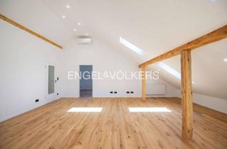 Wohnung kaufen in 93059 Weichs, 2-Zimmer-Dachgeschosswohnung zum Erstbezug nach vollständiger Sanierung