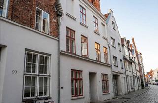 Wohnung kaufen in Hundestraße 88, 23552 Innenstadt, Zeitlose Eleganz trifft auf modernen Luxus -exklusiv sanierte Altbauwohnung in der Lübecker Altstadt