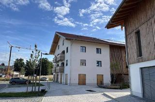 Wohnung mieten in Kirchensurer Str. 18, 83123 Amerang, 4-Zimmer-Maisonette-Wohnung über zwei Etagen mit gehobener Ausstattung, Balkon und Aufzug in Amerang