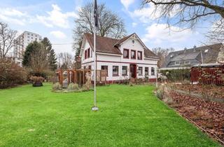 Villa kaufen in 21109 Wilhelmsburg, Dachgeschosswohnung in historischer Kapitänsvilla