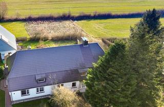 Haus kaufen in 24398 Dörphof, Großzügiges Grundstück mit Altbestand; DHH in Feldrandlage mit Weitblick
