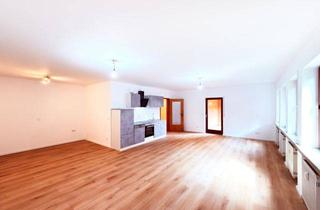 Wohnung kaufen in Westliche Stadtmauerstraße 52, 91054 Erlangen, Bezugsfreie, vollst. renovierte Stadtwohnung mit Balkon, Tiefgarage und historischem Altstadtflair