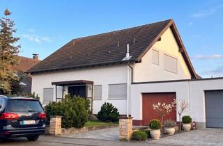 Haus kaufen in Oberfeldstraße, 76297 Stutensee, Viel Platz für Ihre Wohnträume: Zweifamilienhaus mit großem Garten in Stutensee-Süd!