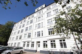 Wohnung kaufen in 22763 Ottensen, DREAMHOUSE Immobilien: Attraktiver Dachgeschossausbau mit großzügigem Grundriss