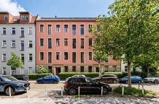 Wohnung kaufen in Kiekebuschstraße, 12555 Köpenick, Zuhause im Glück – tolle 3-Zimmer-Altbauwohnung mit Balkon zum Innenhof! Selbstn. ab 09/2027