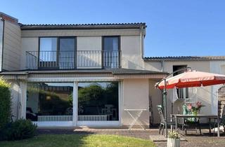 Haus kaufen in 66121 Saarbrücken, ESCHBERG : Gepflegter WOHNTRAUM mit versetzten WOHNEBENEN und tollem GARTEN !