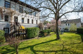 Wohnung kaufen in 53129 Kessenich, Lichtdurchflutete Altbauwohnung auf beeindruckendem Gartengrundstück in Bonn-Kessenich