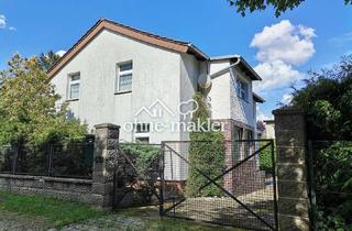 Mehrfamilienhaus kaufen in 12623 Berlin, Zweifamilienhaus mit Garten in Berlin