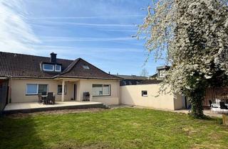 Einfamilienhaus kaufen in 47647 Kerken, Saniertes Einfamilienhaus mit großem Grundstück und zusätzlichem Bauland.