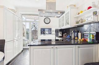 Wohnung kaufen in 76185 Weststadt, Stilvolle 4-Zimmer-Altbauwohnung mit zwei Balkonen, Aufzug und außergewöhnlichem Raumgefühl