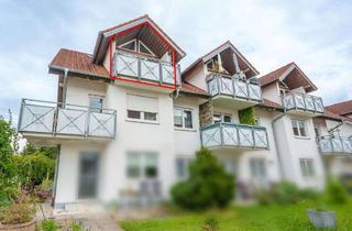 Wohnung kaufen in 88416 Ochsenhausen, Charmante 2,5-Zimmer-Dachgeschosswohnung mit Balkon und Stellplätzen in Ochsenhausen