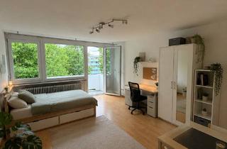 Wohnung mieten in Finkenweg, 85540 Haar, Renoviertes WG-Zimmer mit Balkon | 15 Min zum Marienplatz