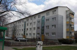 Wohnung mieten in Käthe-Niederkirchner-Straße, 02977 Hoyerswerda, bezugsfertige 2-Raumwohnung ohne Durchgangszimmer, mit Dusche, Badewanne und Balkon im WK III