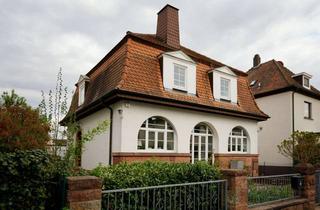 Haus kaufen in 63225 Langen, „Stilvolles Anwesen mit Charme und liebevoll gestaltetem Garten in erstklassiger Lage
