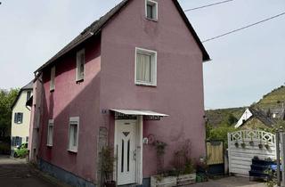 Haus kaufen in 56332 Niederfell, Vielseitig nutzbares Zweifamilienhaus mit Potenzial in Niederfell