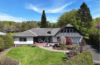 Einfamilienhaus kaufen in 35713 Eschenburg, Großzügiges Einfamilienhaus mit liebevoll angelegtem Garten und drei Garagen in Ortsrandlage