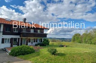 Bauernhaus kaufen in 87452 Altusried, Freistehendes Bauernhaus mit zwei Wohnungen, Garagen, Garten, Weitblick, ruhige Lage - Altusried