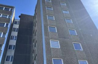 Anlageobjekt in 25421 Pinneberg, SCHMUGGEROW IMMOBILIEN - Vermietete 1-Zimmer-Eigentumswohnung mit Stellplatz in gefragter Lage von P