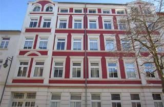 Anlageobjekt in 19053 Feldstadt, Wohnhaus mit Prachtfassade und Schlossblick in exponierter Innenstadtlage