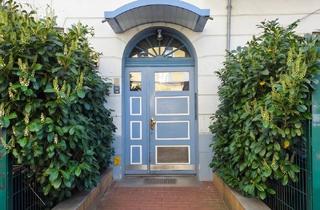 Wohnung kaufen in Zinsgutstraße 14, 12489 Adlershof, Zwei Balkone & Altbau-Charme: Stilvolle, vermietete Kapitalanlage in Berlin-Adlershof