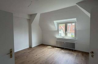 Wohnung mieten in Rothenburgstraße 10, 12165 Steglitz, Dachgeschoss, gepflegter Altbau Vorderhaus, Wannenbad, nahe Schloßstr.!Guter Schnitt, Laminat,Kammer