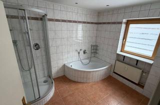 Wohnung mieten in Königsseer Straße 49, 83471 Schönau, 3-Zimmer-Wohnung mit Bergblick, Kaminofen und Garage – renovierungsbedürftig
