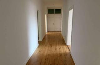 Wohnung mieten in Wilhelminenstraße 18, 24103 Damperhof, Zentrale Altbauwohnung mit Doppelgarage und Dachterrasse