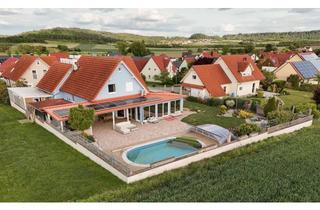 Haus kaufen in 91628 Steinsfeld, Wohnen, wo andere Urlaub machen – mit Pool, Wintergarten und unverbaubarem Weitblick