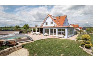 Haus kaufen in 91628 Steinsfeld, Wohnen, wo andere Urlaub machen – mit Pool, Wintergarten und unverbaubarem Weitblick