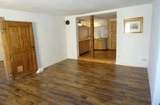 Wohnung mieten in 84559 Kraiburg, Charmante, liebevoll renovierte 3-Zi.-Wohnung im 1. OGs – teilmöbliert & sofort zum Wohlfühlen
