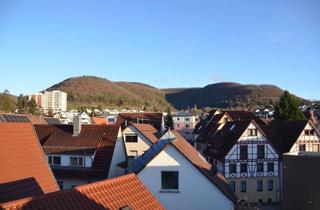 Wohnung kaufen in 72800 Eningen, Großzügige 4-Zimmer-Maisonette mit Dachterrasse, Kamin und Albtraufblick