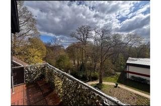 Wohnung kaufen in Walther-Mahlau-Stieg, 22041 Wandsbek, Charmante 2-Zimmer-Dachgeschosswohnung in ruhiger Lage mit Balkon mit Blick auf den Eichtalpark