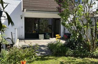 Haus kaufen in Heinrich-Berbalk-Straße, 60437 Nieder-Eschbach, Provisionsfrei: Attraktives RMH mit Garage in ruhiger Feldrandlage von Nieder-Eschbach