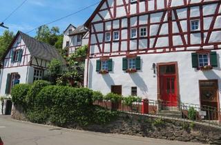 Haus kaufen in 56867 Briedel, Briedel - Historisches Fachwerkhaus mit Nebengebäude und Hofgarten.