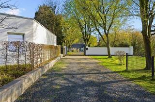 Villa kaufen in 41466 Neuss, Neuss - Großes Anwesen mit viel Privatsphäre