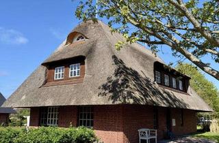 Wohnung kaufen in Erich-Johannsen-Wai, 25980 Sylt, Wohnen mit Charakter: Drei Zimmer auf Sylt