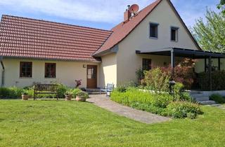 Haus kaufen in Dorfstr., 17237 Wokuhl-Dabelow, Charmantes solides Landhaus mit wunderschönem Garten zu verkaufen!