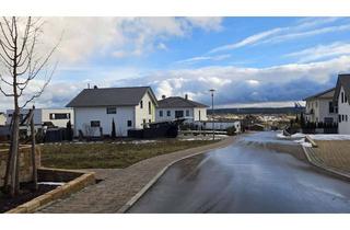Grundstück zu kaufen in 88427 Bad Schussenried, Idyllisches Baugrundstück am Bach in Bad Schussenried-Ortsteil mit Musterhaus auf dem Bild