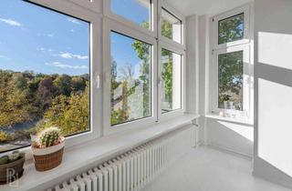 Wohnung kaufen in 10589 Charlottenburg, Helle und liebevoll modernisierte 3 Zimmer-Altbauwohnung mit Blick auf Schlosspark und Spree